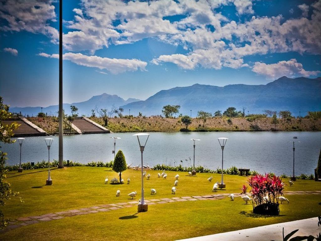 Aamby Valley City Lonavala Εξωτερικό φωτογραφία View of the lake from the hotel