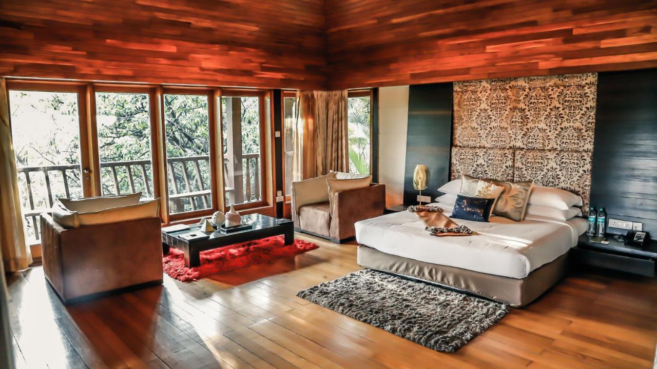 Aamby Valley City Lonavala Εξωτερικό φωτογραφία A bedroom at the Taj Bengal