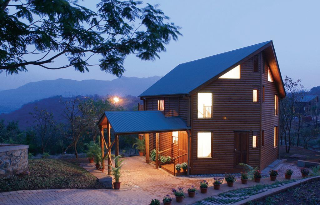 Aamby Valley City Lonavala Εξωτερικό φωτογραφία A log cabin in the resort
