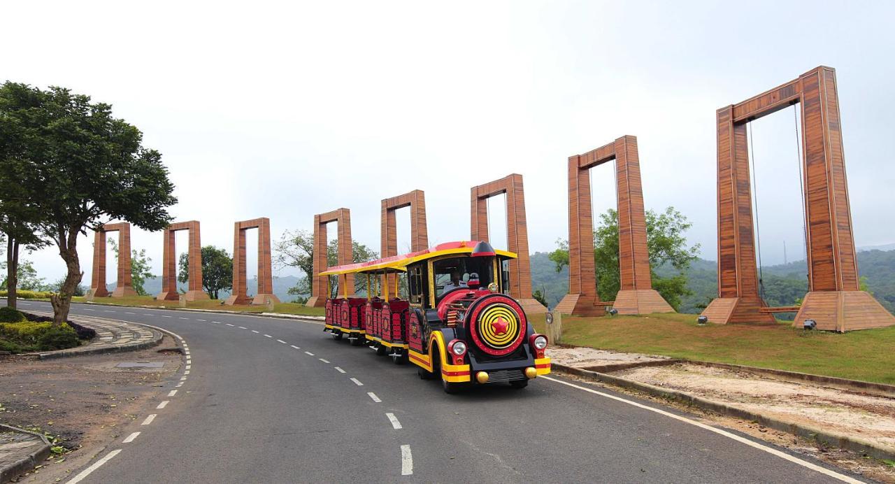 Aamby Valley City Lonavala Εξωτερικό φωτογραφία The train at the park